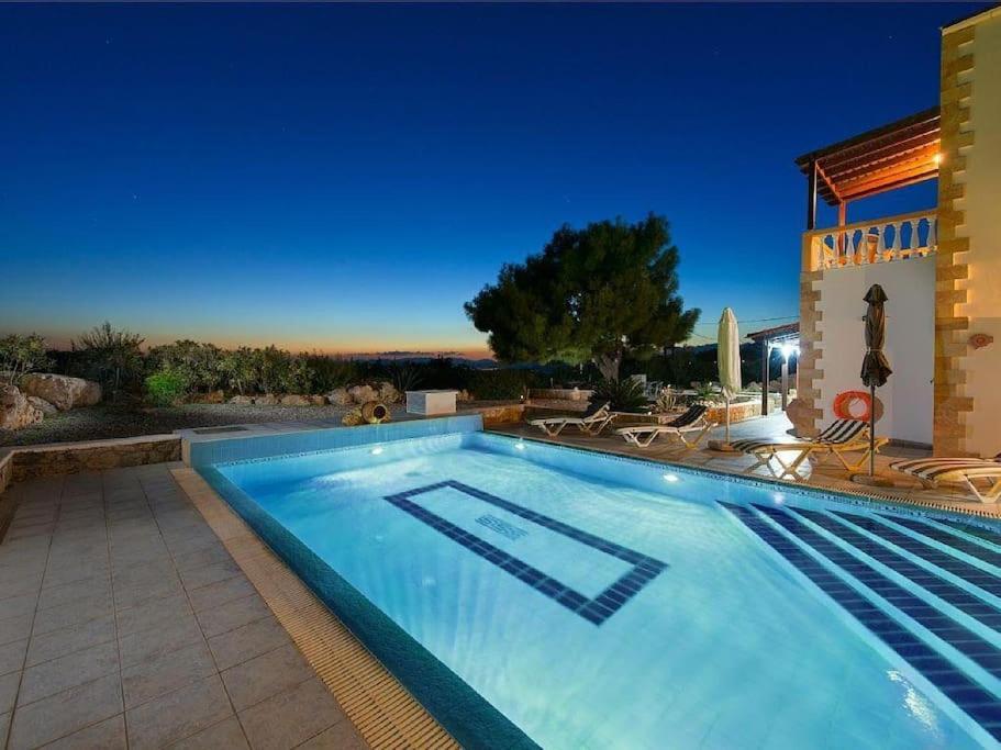 Villa Villa Pefki *